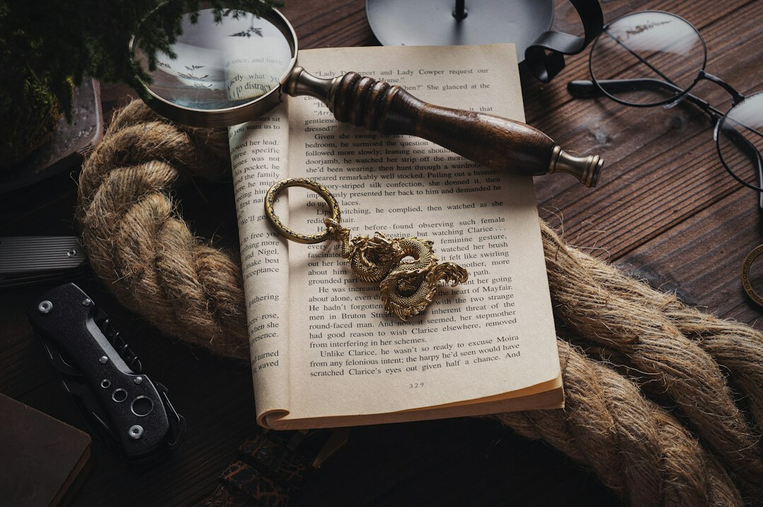 mystery novel writer